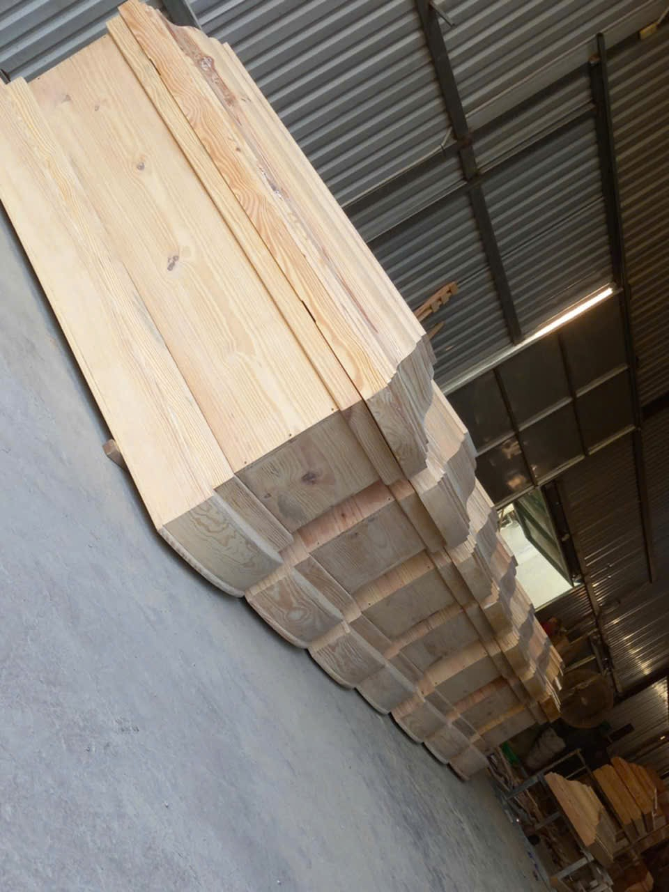 Quy trình sản xuất quan tài gỗ thông tại xưởng chuyên nghiệp